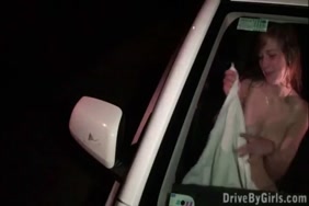 Baiser une blonde sexy dans la voiture pt3-3.